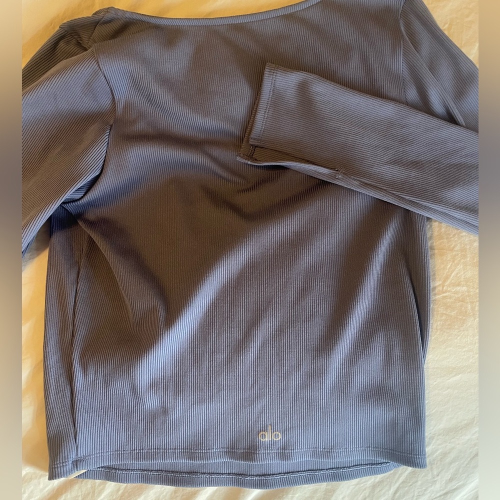 ALO Yoga Ribbed Long Sleeve Tee in Dusty Blue